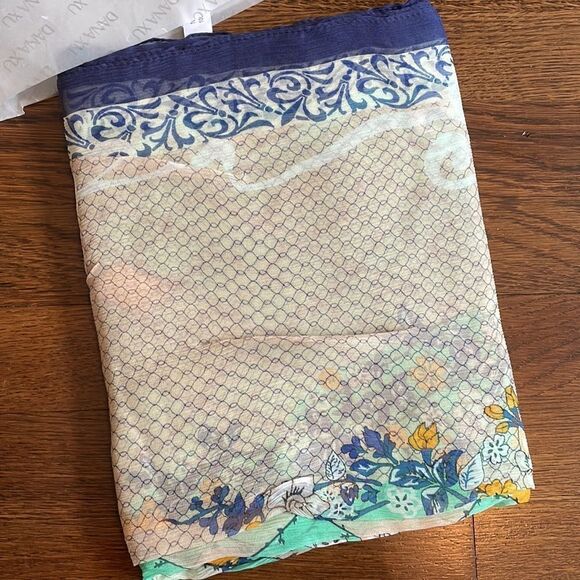 New‎ in packaging Dana Xu silk scarf/wrap